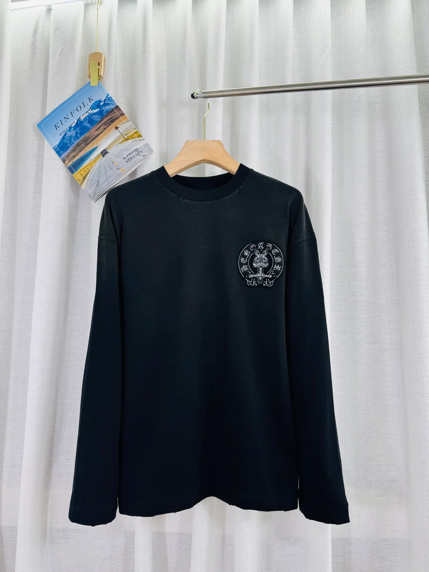 P250 ch high version Chrome Hearts 2025 new autumn and winter cross patch washed spray horse slip long-sleeved T-shirt, fabric: 26 double yarns, 320 grams weight, patch embroidery, heavy wash water ➕ fried color + spray horse slip printing process: patch embroidery, secondary color spray horse slip process Color: black white Size: S M L XL Style number: 5185